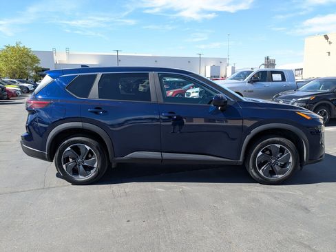 Used 2024 Nissan Rogue SV AWD/4WD image 2