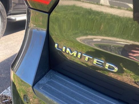 Used 2024 Ford Expedition Limited AWD/4WD image 19