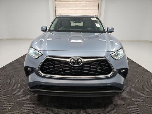 Used 2021 Toyota Highlander Limited AWD/4WD image 2