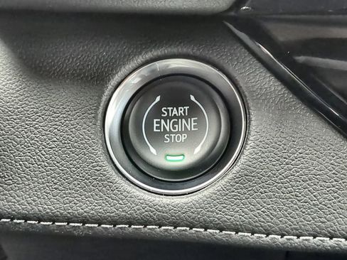 Used 2025 Buick Enclave Preferred w/ Power Package image 17