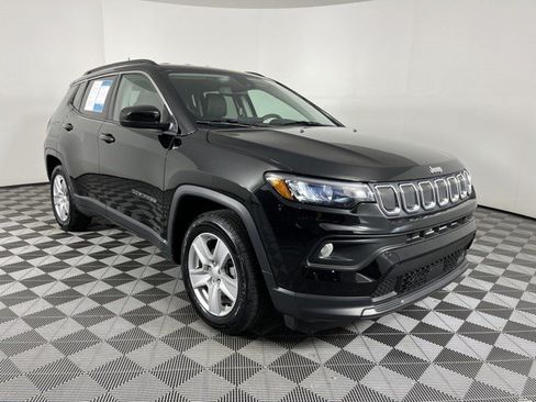 Used 2022 Jeep Compass Latitude FWD image 2