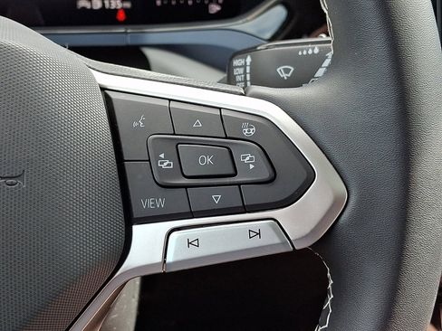 Used 2023 Volkswagen Taos SE w/ Panoramic Sunroof Package image 22