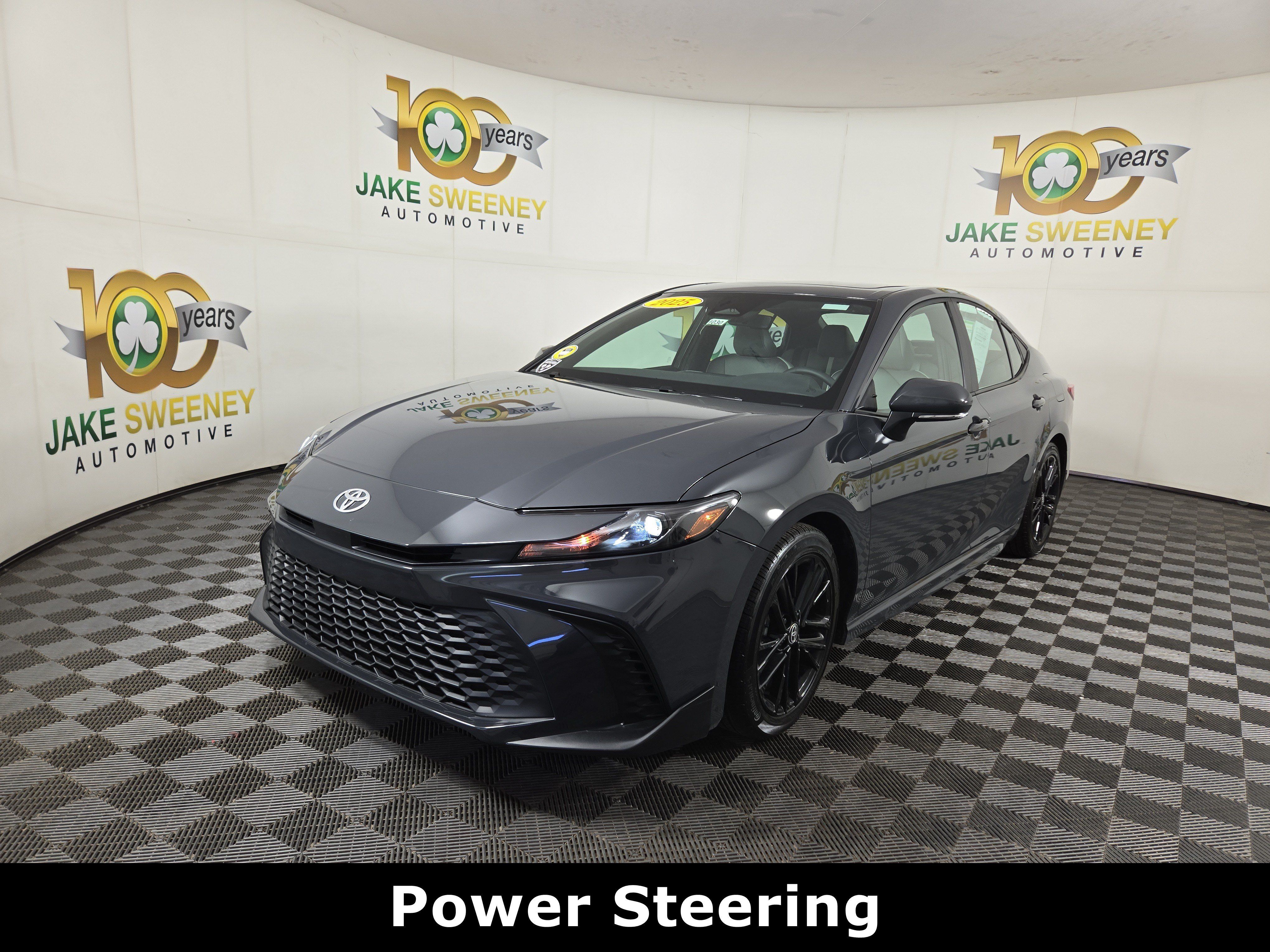 Used 2025 Toyota Camry SE w/ Convenience Package FWD image 3