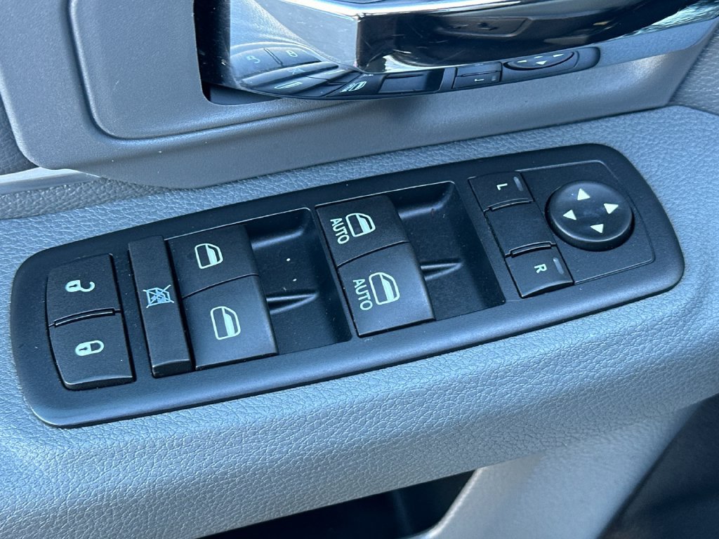 Used 2016 RAM 1500 SLT AWD/4WD image 11
