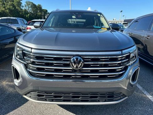 Used 2024 Volkswagen Atlas SEL AWD/4WD image 2
