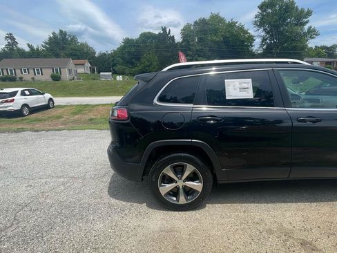 Used 2019 Jeep Cherokee Limited AWD/4WD image 9