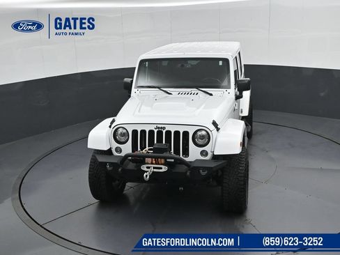 Used 2018 Jeep Wrangler Unlimited Sahara AWD/4WD image 45