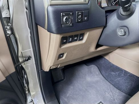 Used 2021 Lexus GX 460 Premium w/ Premium Package image 10