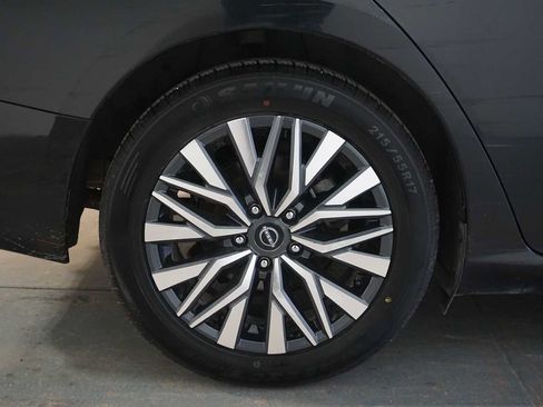 Used 2023 Nissan Altima 2.5 SV image 11