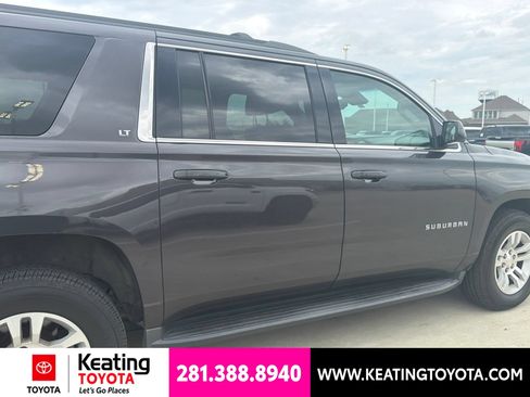 Used 2018 Chevrolet Suburban LT RWD image 2