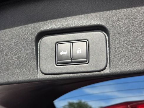 Used 2021 Nissan Rogue SV w/ Premium Package FWD image 10