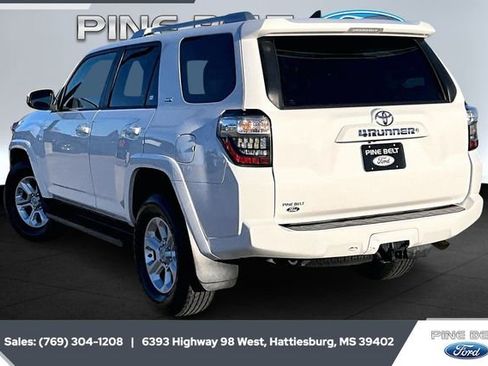 Used 2016 Toyota 4Runner SR5 image 2