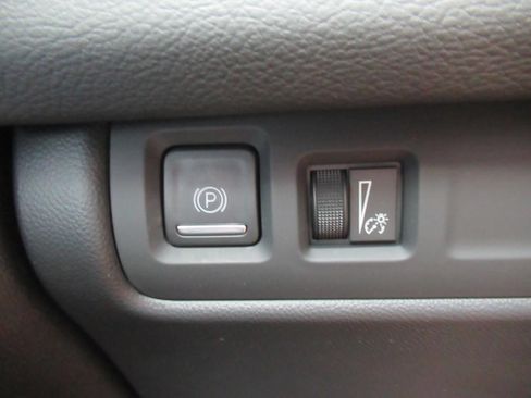 Certified 2024 Cadillac XT4 Luxury w/ Cold Weather Package FWD image 23