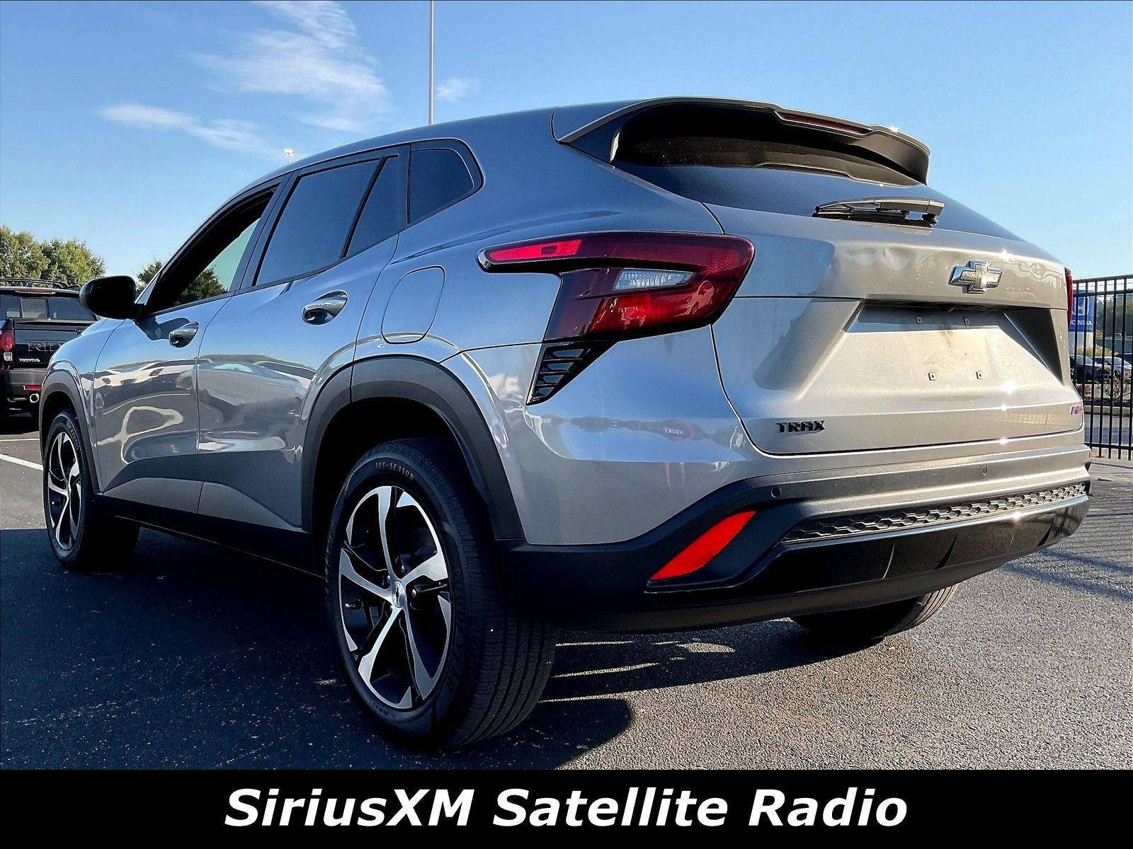 Used 2025 Chevrolet Trax RS w/ Sunroof Package FWD image 3