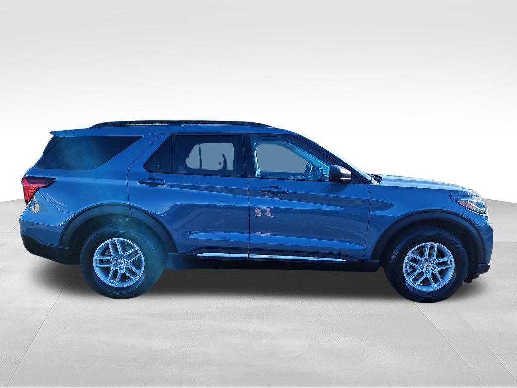Used 2025 Ford Explorer Active AWD/4WD image 6