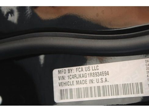 Used 2024 Jeep Grand Cherokee L Altitude AWD/4WD image 22