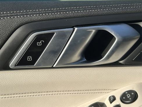 Used 2021 BMW X5 sDrive40i w/ M Sport Package image 27