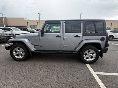 Used 2015 Jeep Wrangler Unlimited Sahara w/ Connectivity Group AWD/4WD image 4