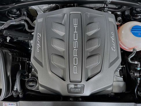 Certified 2018 Porsche Macan Turbo AWD/4WD image 32