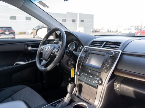 Used 2016 Toyota Camry LE image 11