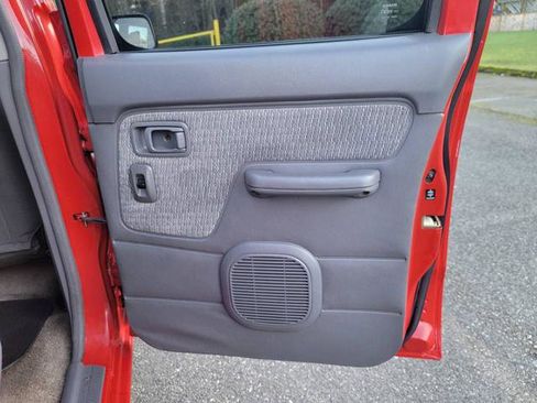 Used 2000 Nissan Frontier XE image 15