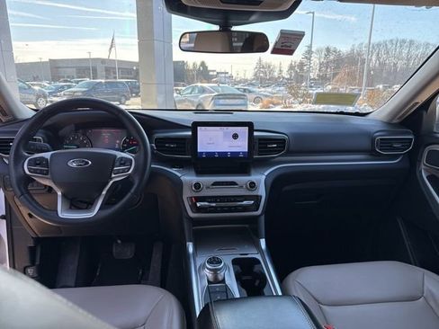 Used 2024 Ford Explorer XLT w/ Equipment Group 202A image 25