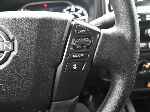 Used 2025 Nissan Frontier SV image 14