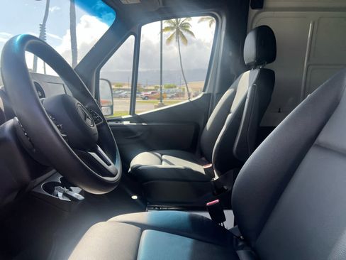Used 2024 Mercedes-Benz Sprinter 2500 image 11