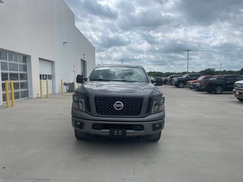 Used 2018 Nissan Titan SV w/ SV Convenience Package AWD/4WD image 8