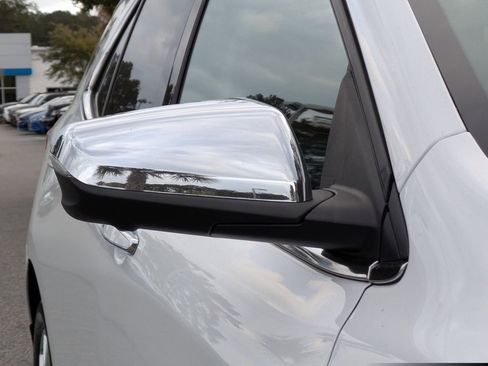 Used 2020 Chevrolet Equinox Premier image 11