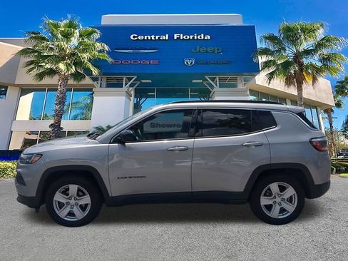 Used 2022 Jeep Compass Latitude w/ Sun and Sound Group FWD image 8