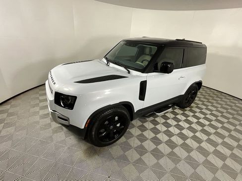 Certified 2023 Land Rover Defender 90 SE image 9