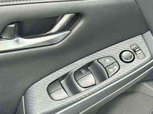 Certified 2025 Nissan Sentra SV FWD image 23