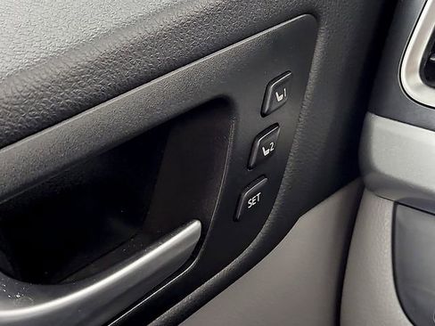 Used 2018 Toyota Highlander Limited FWD image 28