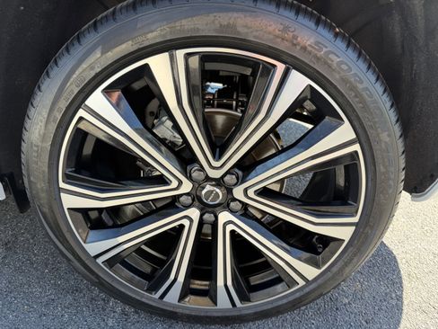 Certified 2023 Volvo XC60 B5 Ultimate w/ Protection Package Premier image 34