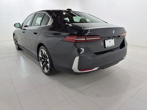 Certified 2024 BMW 530i xDrive w/ Premium Package AWD/4WD image 3