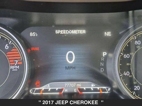 Used 2017 Jeep Cherokee Limited AWD/4WD image 20