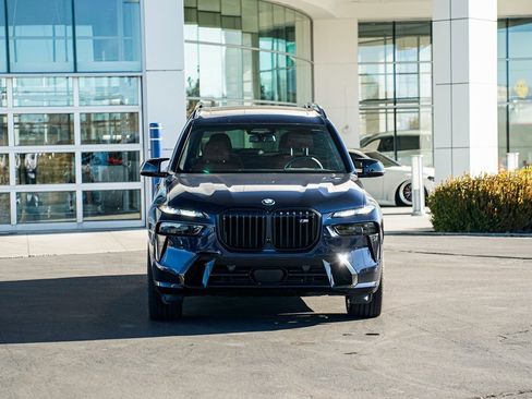 New 2025 BMW X7 M60i image 2
