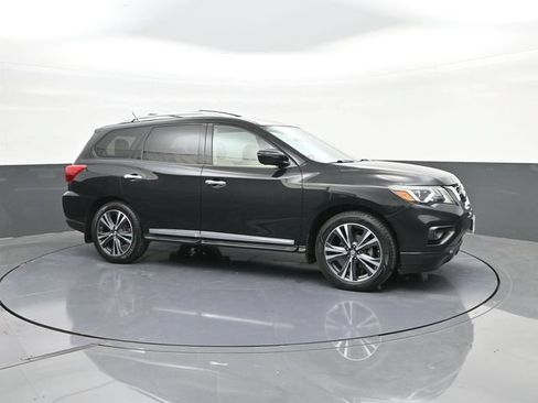 Used 2017 Nissan Pathfinder Platinum FWD image 17