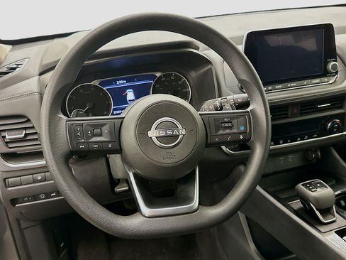 Used 2024 Nissan Rogue SV AWD/4WD image 18