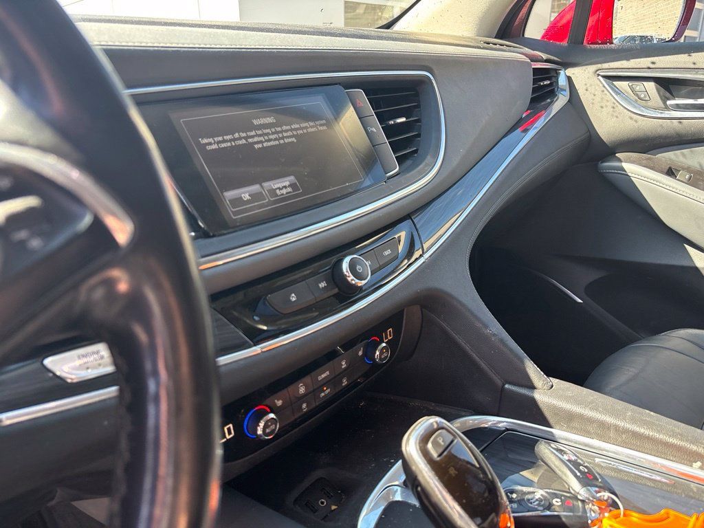 Used 2019 Buick Enclave Essence AWD/4WD image 7