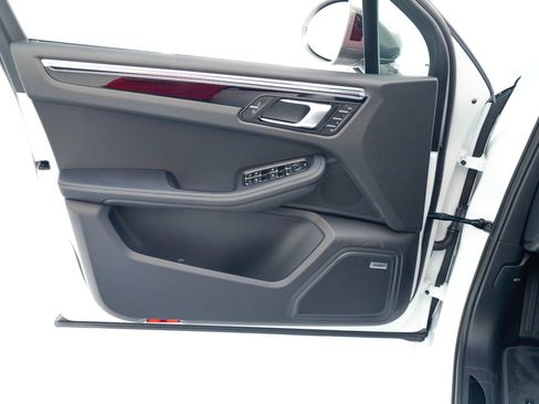 Certified 2026 Porsche Macan Turbo image 24