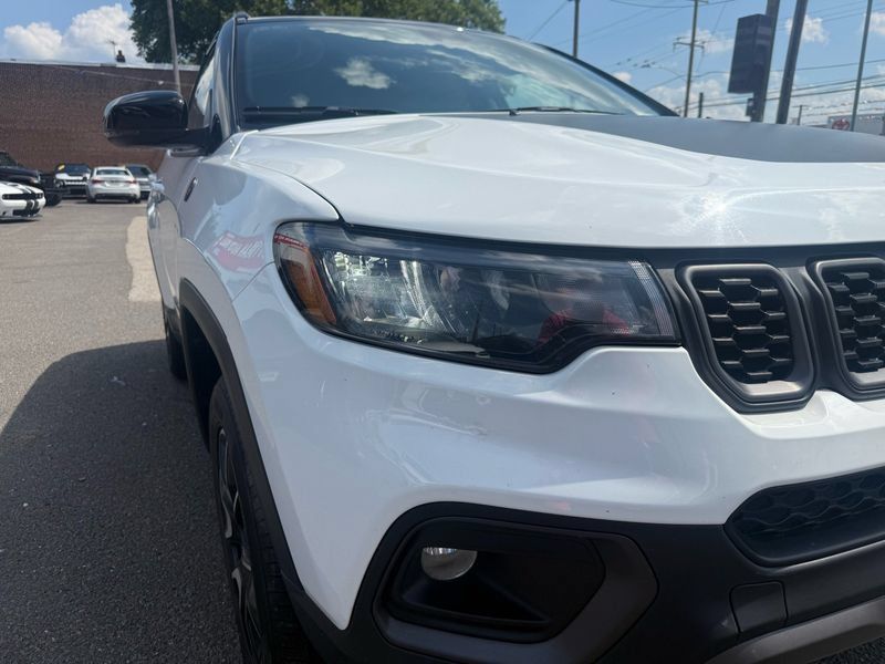 Used 2025 Jeep Compass Trailhawk AWD/4WD image 16