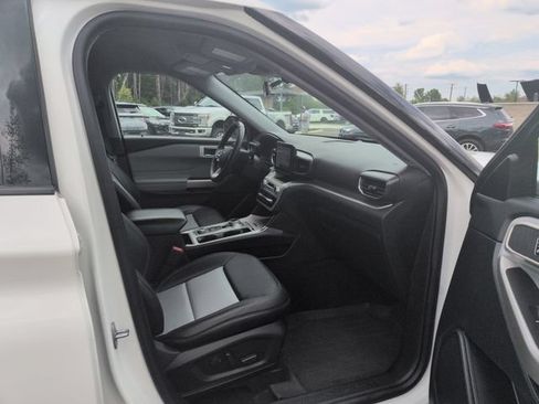 Certified 2023 Ford Explorer XLT w/ Equipment Group 202A AWD/4WD image 15