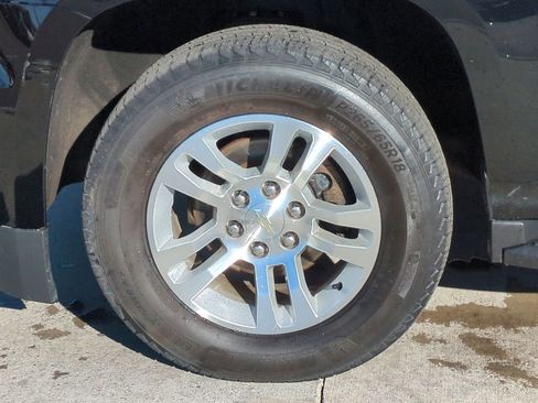 Used 2020 Chevrolet Suburban LT image 13