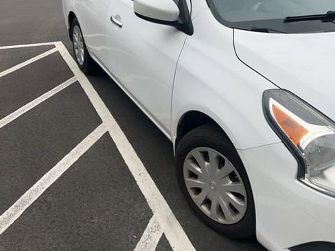 Used 2015 Nissan Versa SV FWD image 6