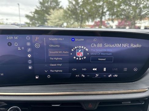 Used 2025 Buick Envision Avenir AWD/4WD image 40