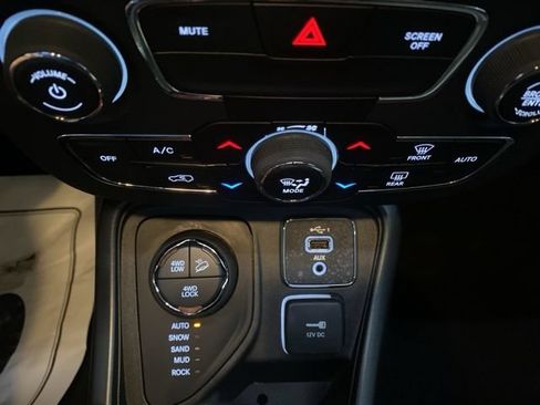 Used 2020 Jeep Compass Trailhawk AWD/4WD image 24