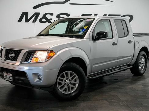 Used 2014 Nissan Frontier SV w/ SV Value Truck Package RWD image 2