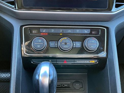 Used 2021 Volkswagen Atlas SEL Premium image 19